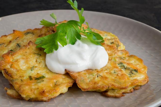 Placki ziemniaczane z łososiem wędzonym