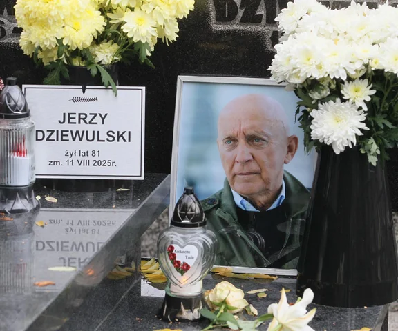 Tak wygląda grób Jerzego Dziewulskiego. Spoczął obok rodziny