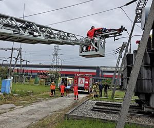 Kielce. Atak padaczki na szczycie transformatora. Poszkodowany transportowany podnośnikiem [ZDJĘCIA].