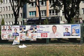Banery i plakaty wyborcze zalały Warszawę. Niektóre lokalizacje zaskakują