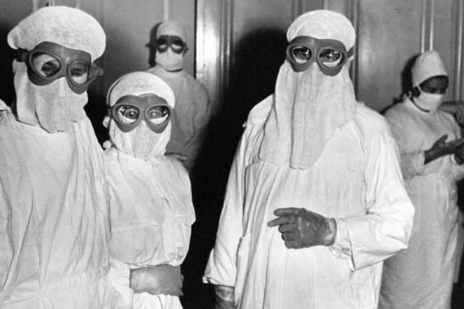Czarna ospa we Wrocławiu, 1963 r. Ubiór ochronny służby zdrowia podczas epidemii