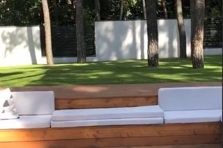 Barwy szczęścia. Dominika (Karolina Chapko) w willi Stawickiego