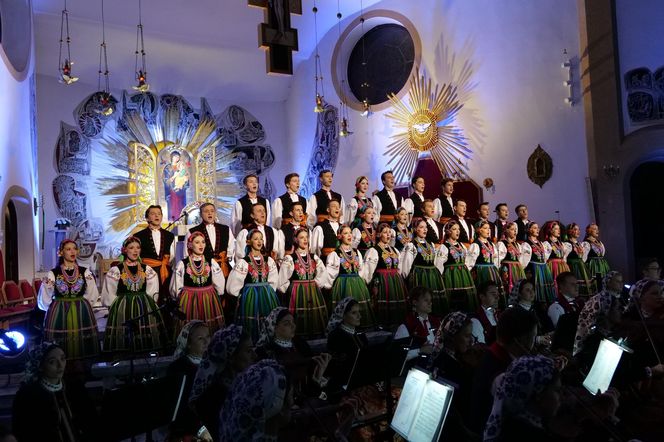 Występ zespołu Mazowsze w Starachowicach