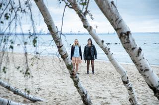 Motyw, odc. 2. Luiza (Grażyna Sobocińska) i Czarna (Agata Turkot) w młodości