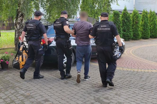 Gang oszustów ukradł ponad 150 mln zł. Ściągali towary z Azji  [ZDJĘCIA, WIDEO]