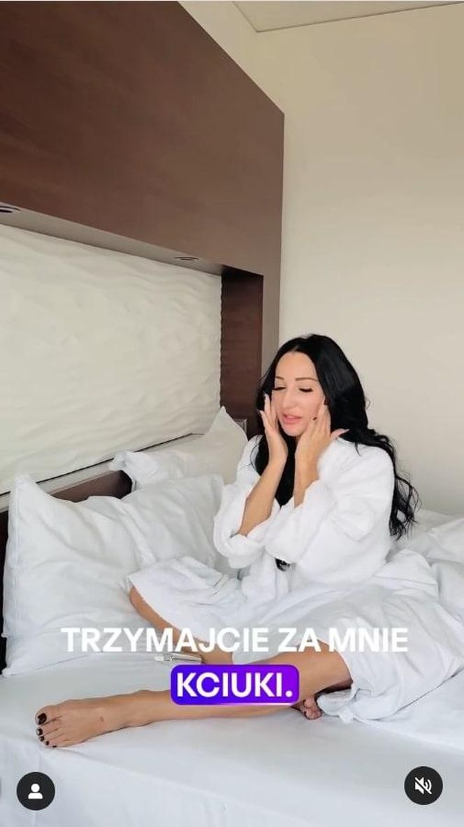 Justyna Steczkowska chwali się nagraniem z łóżka. Jej ciało zakrywa tylko szlafrok!