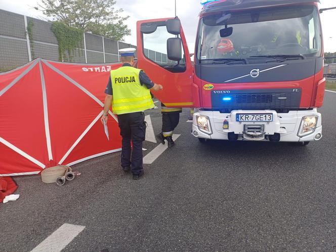 Wypadek śmiertelny na autostradzie A4 pod Tarnowem. Osobówka zderzyła się z autobusem