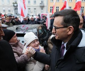 Mateusz Morawiecki pojawił się w budynku prokuratury w Warszawie. Ma usłyszeć zarzuty ws. wyborów korespondencyjnych z 2020 roku