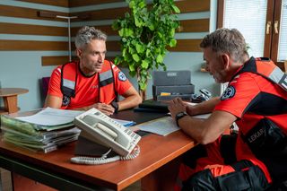 Na sygnale odc. 663. Benio (Hubert Jarczak), Wiktor Banach (Wojciech Kuliński)