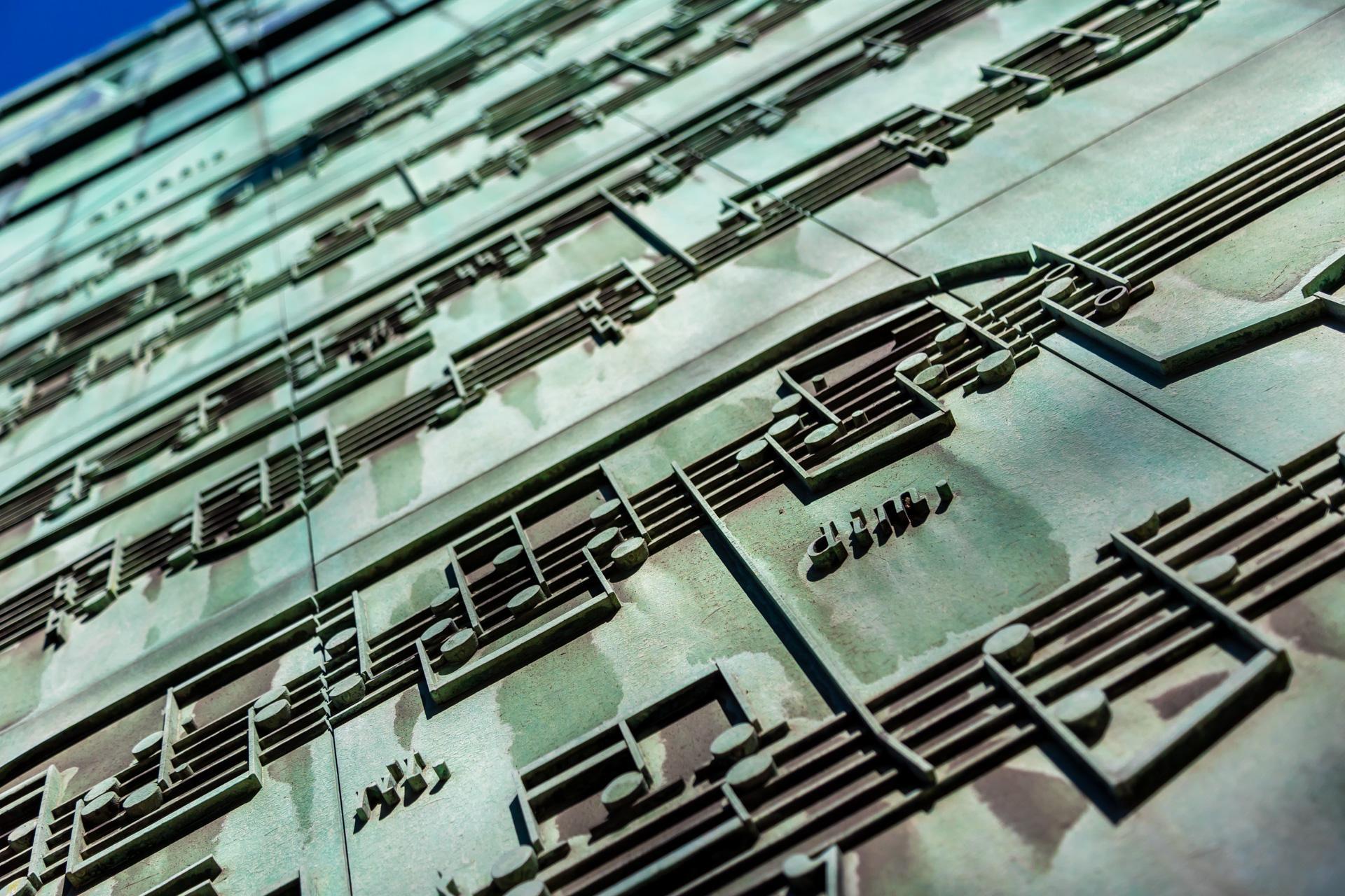 Biblioteka Uniwersytecka w Warszawie - zdjęcia. Zobacz postmodernistyczną ikonę, którą kiedyś uznawano za kicz