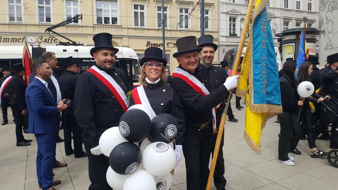 Tyle szczęścia na raz tylko w Bydgoszczy. Przez miasto maszerowało 150 kominiarzy, w tym trzech z Włoch