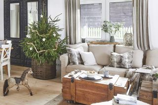 Świąteczne choinki w bieli