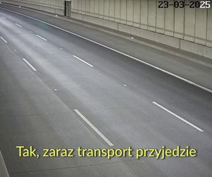Zadzwonił na numer alarmowy i poprosił o podwózkę. Z tunelu na S2 wywiozła go policja
