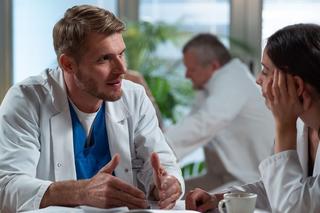 Na dobre i na złe odc. 859. Oliwia (Irmina Liszkowska), Maks Beger (Tomasz Ciachorowski)