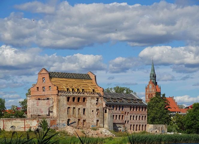 Rewitalizacja Wyspy Zamkowej w Ełku - tak zmienił się dawny zamek - październik 2024