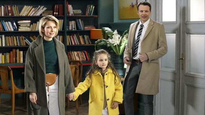 Barwy szczęścia, odc. 2097. Bożena (Marieta Żukowska), Paulinka (Lena Jastrzębska), Bruno (Lesław Żurek)