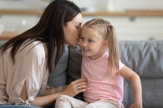 7 zdań, które dadzą dziecku wewnętrzną siłę. Wprowadź je na stałe do waszej komunikacji 