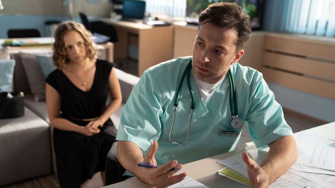 Na dobre i na złe odc. 718. Marcin Molenda (Filip Bobek), Daria (Aleksandra Batko) 