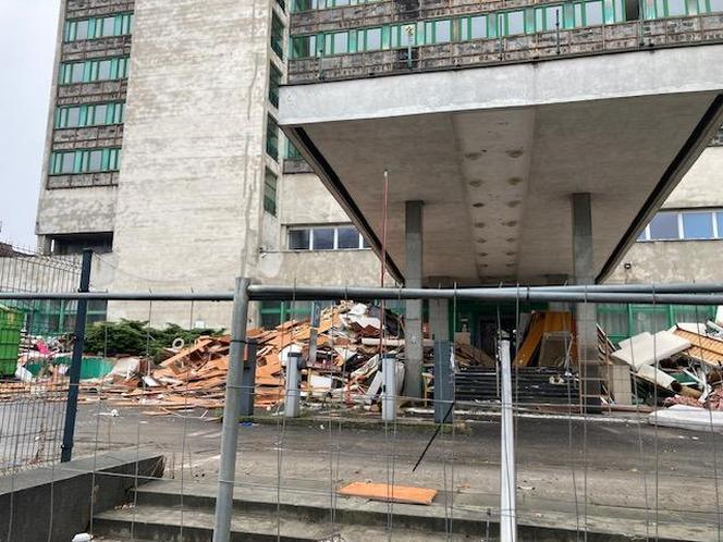 Rozbiórka hotelu w centum miasta. Mieszkańcy obawiają się…pluskiew!