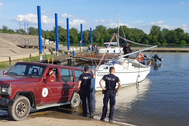 Akcja ratunkowa na Wiśle w Toruniu. Wodniacy ocalili załogę jachtu!
