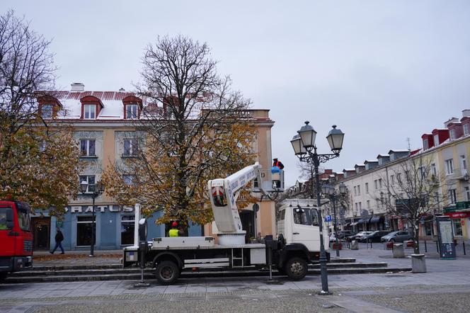 Białystok pod śniegiem. W mieście pojawiły się pierwsze świąteczne ozdoby