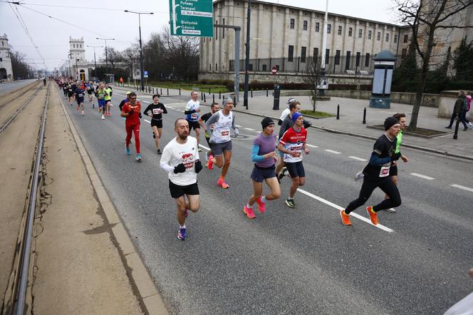 Bieg na Piątkę 2024, Warszawa - zdjęcia. Biegłeś? Szukaj się w galerii!