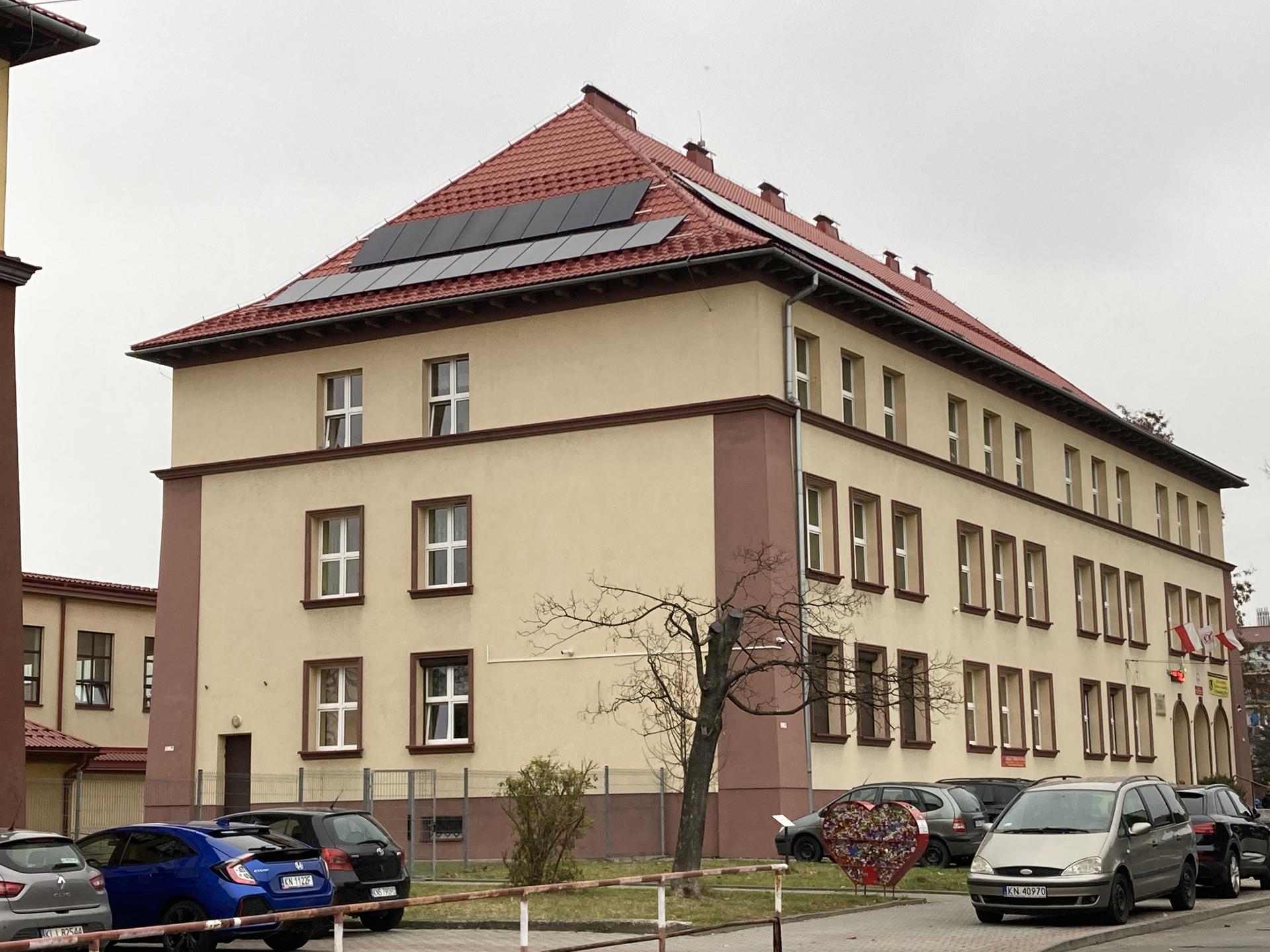 Nowy Sącz: Szkoła Podstawowa nr 3 korzysta z energii słonecznej - Nowy
