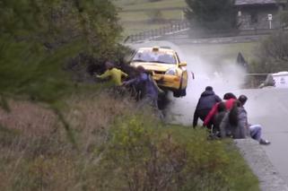 Tragedia była blisko! Rajdowiec wjechał prosto w ludzi! [WIDEO]