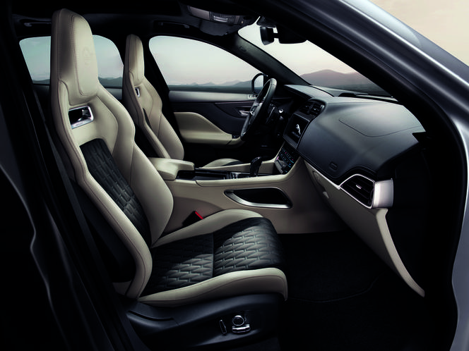 Jaguar F-Pace SVR
