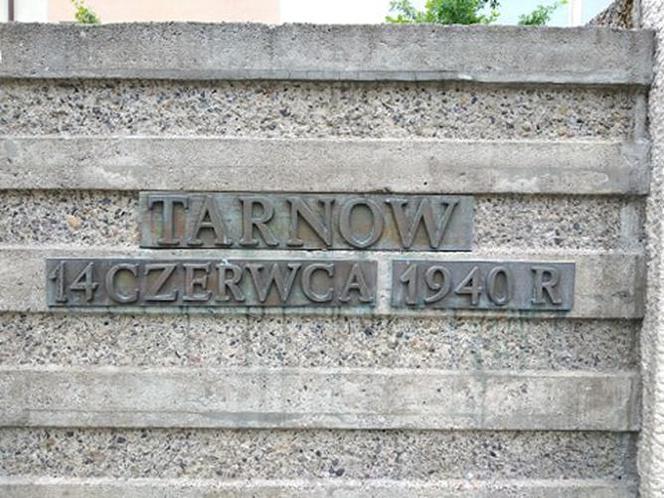 Tarnów. 80. rocznica pierwszego transportu do Auschwitz. Stąd wywożono ludzi na śmierć