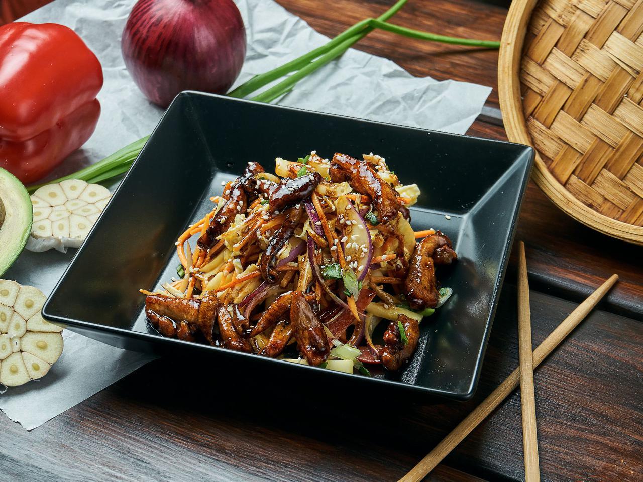 Kapusta z kurczakiem w azjatyckim stylu - prościej już się nie da!