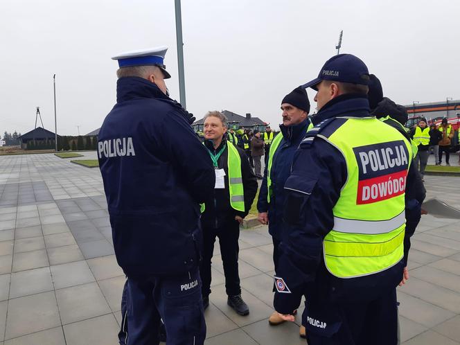 Strajk rolników w Tarnowie. Policja i rolnicy pod stadionem Bruk Betu Termaliki Nieciecza