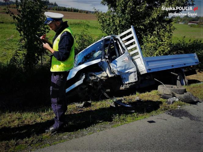 Połomia: Makabryczny wypadek na drodze! Ciężarówka ZMIAŻDŻYŁA auto. Kierowca nie żyje