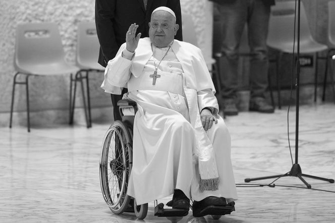 Papież Franciszek nie żyje.