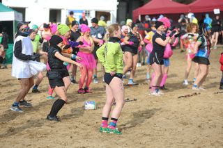 Bieg bez gaci w Dolinie Trzech Stawów przyciągnął tłumy. Zobacz zdjęcia z tego wyjątkowego wydarzenia