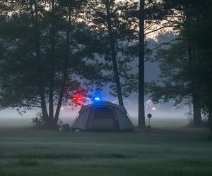 31-letni policjant zmarł na biwaku w Nowej Białej. Co naprawdę wydarzyło się pod namiotem?