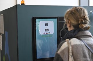 85 proc. Polaków nie korzysta z systemu kaucyjnego. Ludzie czują się zdezorientowani