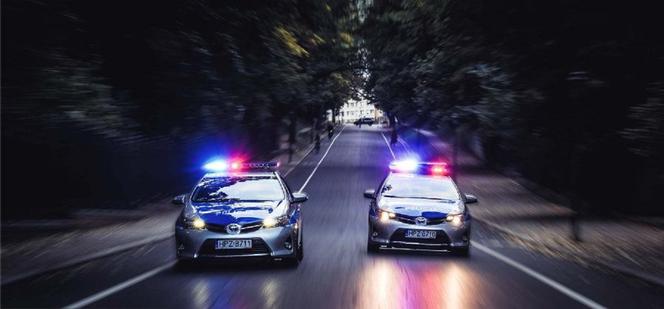 Wieluń. Ranny 31-latek eskortowany do szpitala przez policję. Mocno krawił