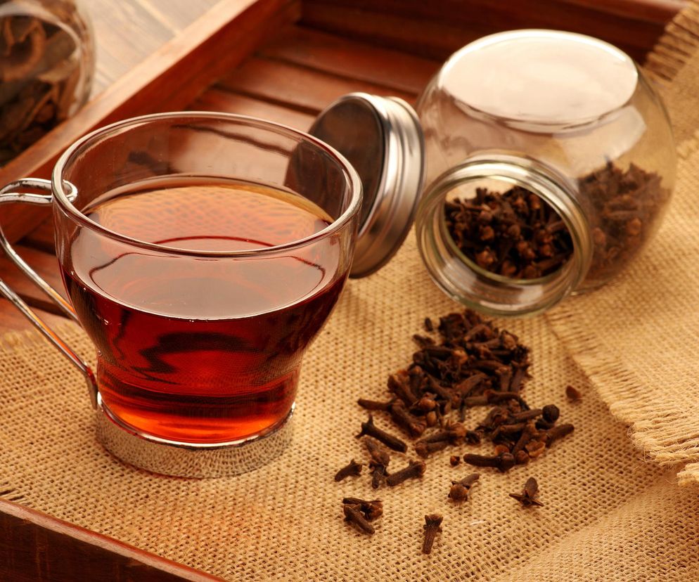 Czy woda goździkowa naprawdę działa? Tak wpływa na poziom cukru i ciśnienie