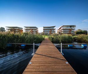 Życie w Architekturze 2025. Budynek apartamentowy z funkcją turystyczną Riva Zegrze. Firma Projektowa Akcent Spółka z ograniczoną odpowiedzialnością