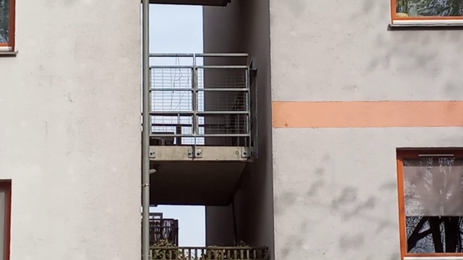 Balkony z widokiem na ścianę
