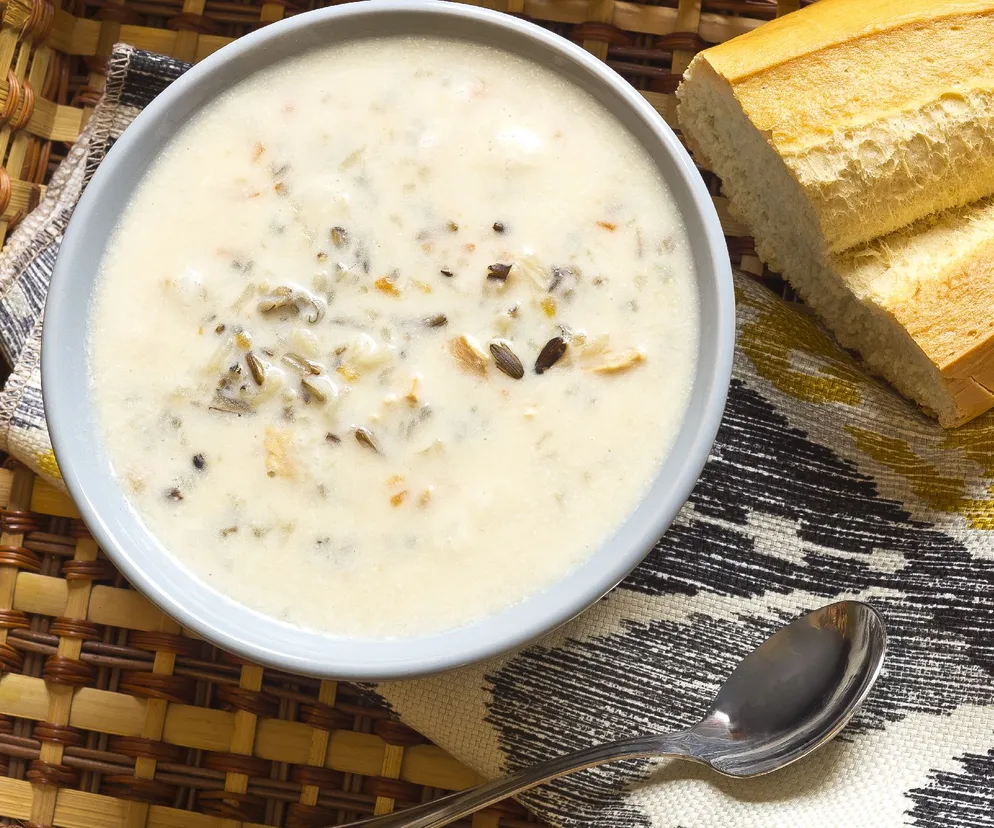 Serowa zupa z dzikim ryżem - sycąca i zdrowa zarazem