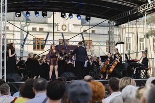  Muzyka z filmów „Toy Story”, „Mała Syrenka” czy „Hobbit” na Rynku w Krośnie