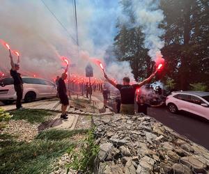 Pogrzeb tragicznie zmarłego kibica BKS-u. Pożegnali go bliscy i kibice 