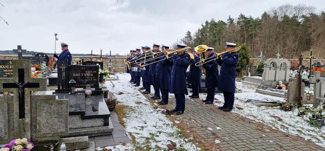 Pogrzeb sierżanta Kamila Zasady. Tragicznie zmarłego policjanta żegnały tłumy