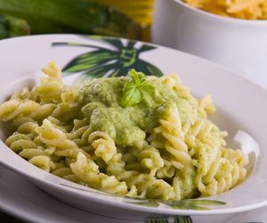 To najlepszy sos do makaronu. Wystarczy cukinia i kwadrans wolnego czasu 