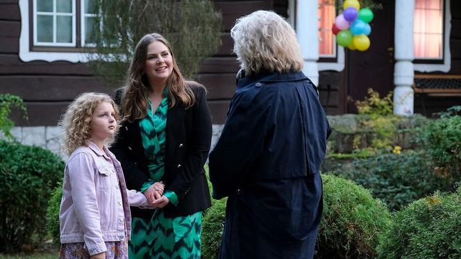 M jak miłość, odc. 1781.Anita (Melania Grzesiewicz), Anna Lerman (Dorota Kamińska), Pola (Hania Nowosielska)