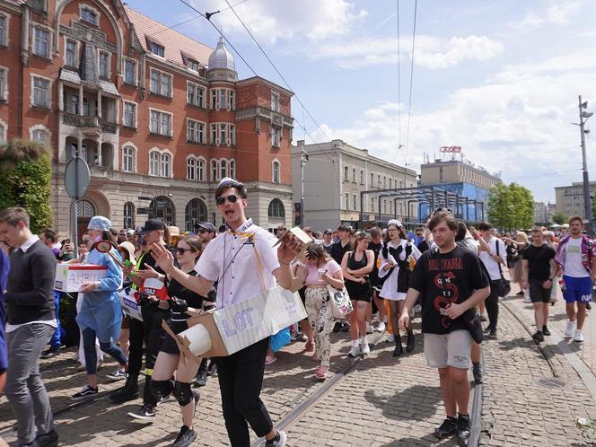 Juwenalia Śląskie 2024. Korowód przeszedł ulicami Katowic. Studenci mają klucze do miasta