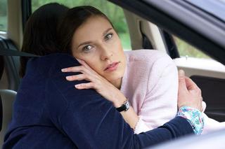 Barwy szczęścia odc. 1919. Regina Czapla (Kamila Kamińska), Borys (Jakub Wieczorek)