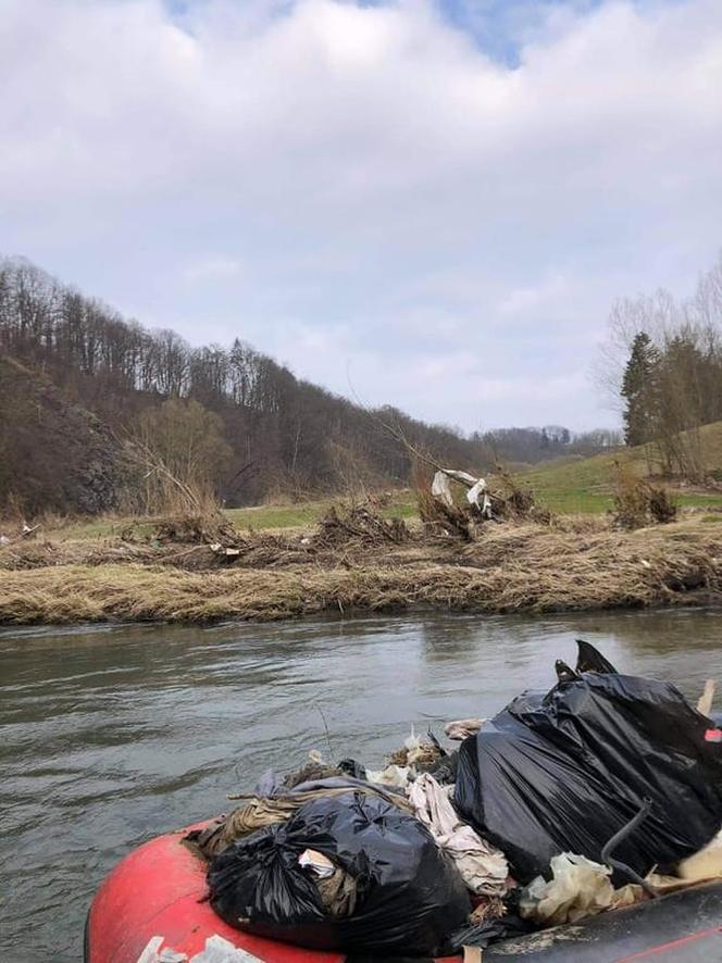 Wyłowili tony śmieci z Nysy Kłodzkiej. Widok jest przerażający [ZDJĘCIA]